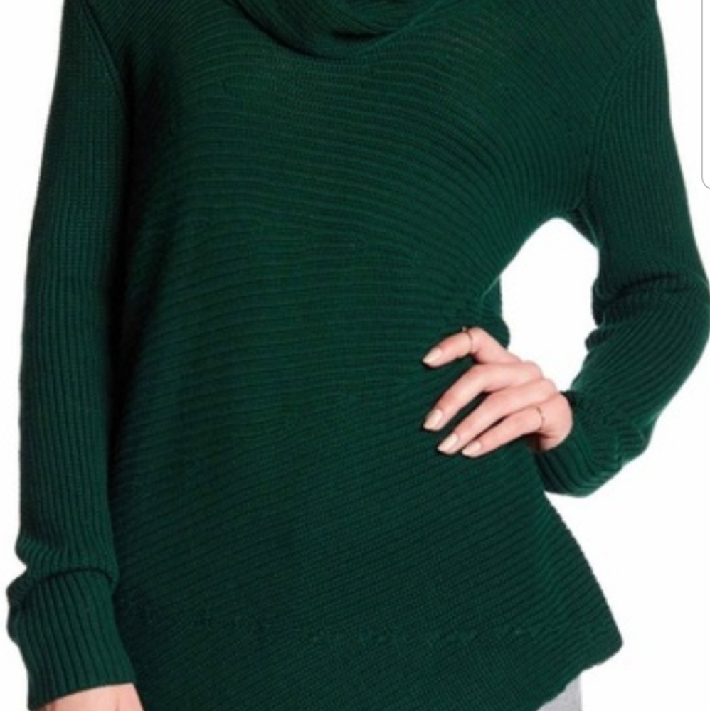 Vince Camuto Green Asymmetrical Hem Sweater S